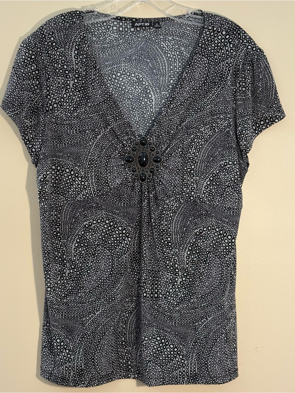 Apt. 9 Black & White Geometric V-Neck Blouse With Embellished Brooch Size-M